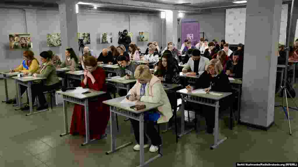 Текст для перевірки радіодиктанту оприлюднять 28 жовтня об 11:00 на сайті «Українського радіо» Мета радіодиктанту – об’єднати якомога більше людей навколо України в усьому світі і популяризувати українську мову. 