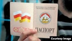 Инициаторы законопроекта подчеркивают, что смена фамилии является добровольным решением гражданина
