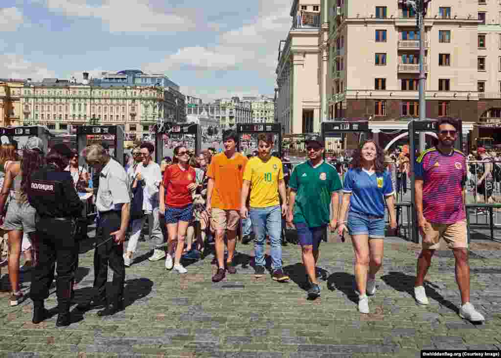 “We have taken advantage of the fact that the country is hosting the World Cup at the same time as Pride Month, to denounce their behavior and take the rainbow flag to the streets of Russia. Yes, in the plain light of day, in front of the Russian authorities, Russian society, and the whole world, we wave the flag with pride.”