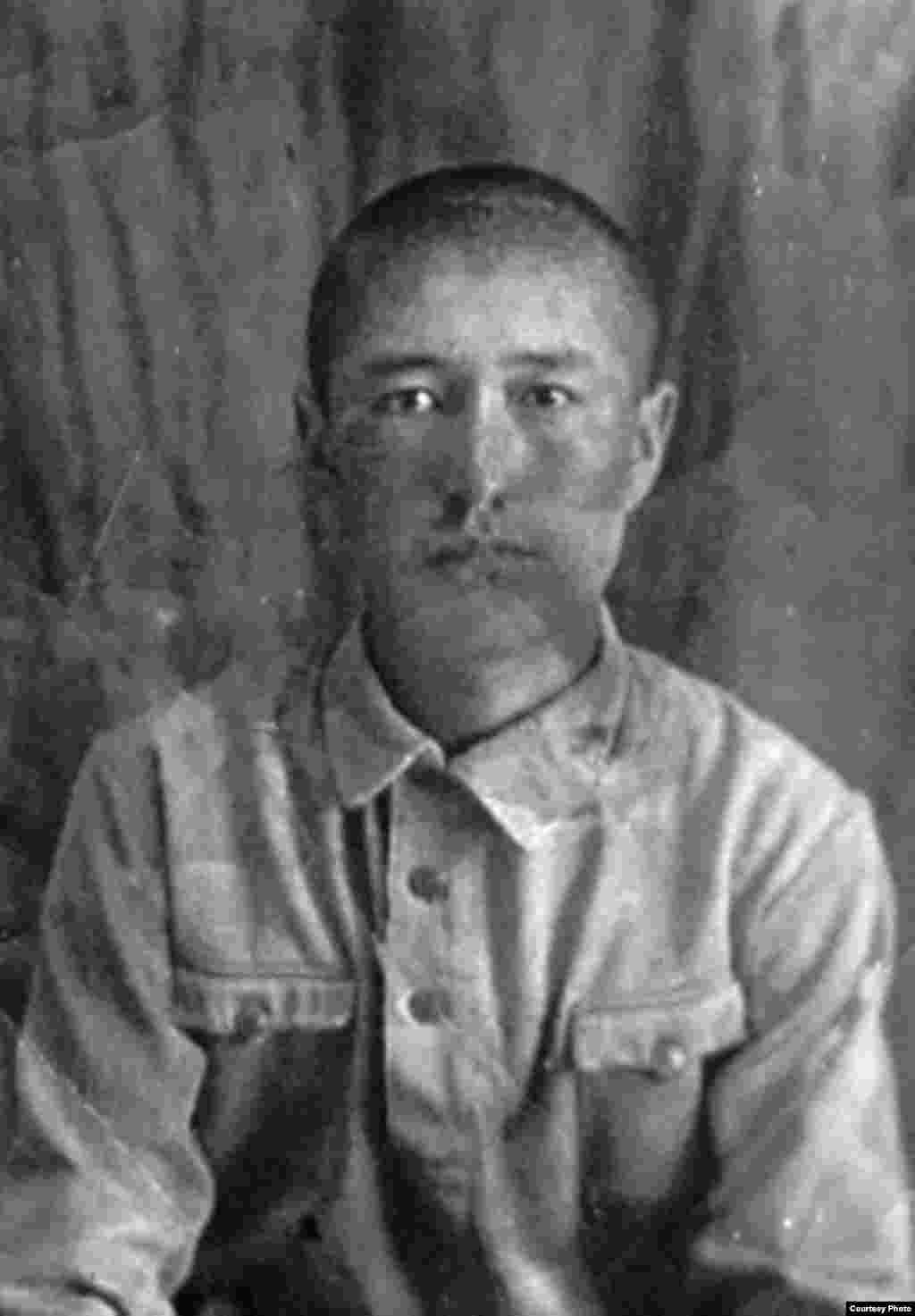 Молдокан Бримкуловдун эки иниси да - Байтүгөл менен Кеңеш согушка кетип кайтпай калган. Байтүгөл жана Кеңеш Бримкуловдор кан майданга жаш убагында кетишкендиктен артында балдары калган эмес. Кеңеш 1943-жылы 5-мартта, ал эми Байтүгөл ушул эле жылы 30-августта курман болгон. Молдокан, Байтүгөл жана Кеңештин ата-энесинин бардыгы төрт уулу болгон. Алардын бир тууганы Нургазы Бримкулов да согушка чакырылып, бирок мугалим катары брону болгондуктан барган эмес. Нургазы Бримкулов Жалал-Абад педагогикалык училищесин 1930-жылдары акын, жазуучу Жоомарт Бөкөнбаев, Темиркул Үметалиев, Кусейин Карасаевдер менен бирге бүткөн. (Бримкуловдор тууралуу маалыматтар жана сүрөттөр Нургазы Бримкуловдун уулу, профессор Улан Бримкуловун жеке архивинен алынды). 