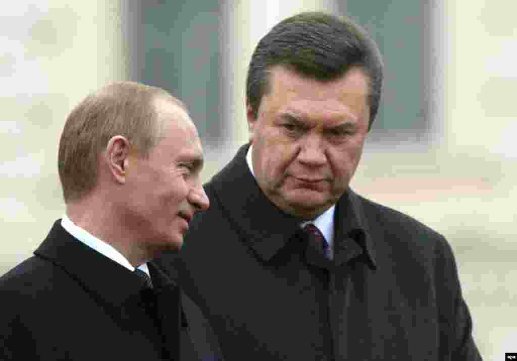 Meeting with then-Russian President Vladimir Putin in October 2004.