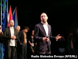 Tomašević je dugogodišnji ekološki aktivist i inicijator i sudionik niza prosvjeda protiv privatizacije javnih prostora u Zagrebu
