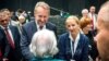 Direktorica KCUS-a Sebija Izetbegović je kadar SDA i supruga predsjednika te političke partije (na fotografiji Bakir i Sebija Izetbegović na Kongresu SDA 2019. godine)