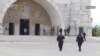 Vaskršnja liturgija SPC u Podgorici: Bez vjernika, policija pred hramom
