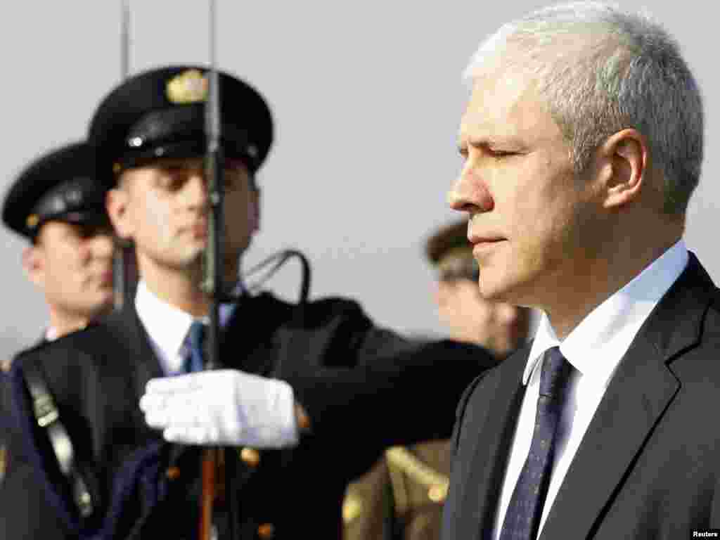 Predsjednik Tadić odaje počast nastradalima na Ovčari, 04.11.2010. Foto: Reuters / Nikola Šolić