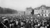 Revoluția română și răsturnarea tiranului care fura robinetele gazdelor: o revistă a presei