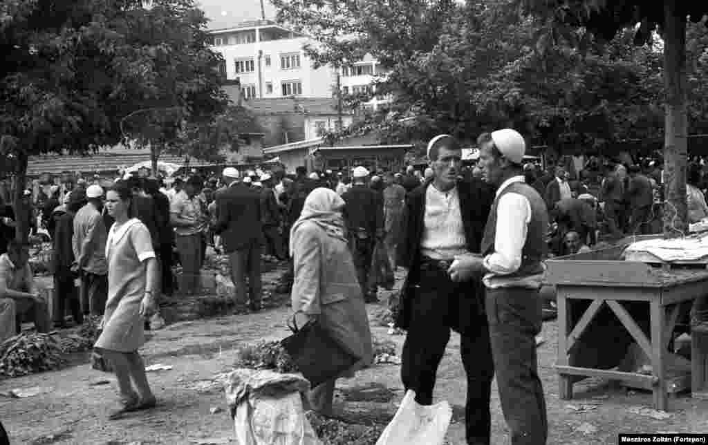Locals chat at a market in Tetovo, Macedonia, in 1971. The slogan of “brotherhood and unity” was a guiding principle of multiethnic Yugoslavia. Despite secret-police repression, cracks were beginning to grow along ethnic lines in Yugoslavia. 