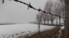 Граница на замке. Жить надо...