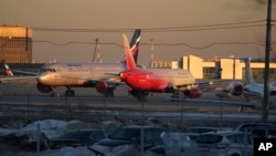 Aeronave ruse parcate la aeroportul Șeremetievo din Moscova. Din februarie 2022, întreținerea lor a devenit tot mai dificilă, din cauza sancțiunilor internaționale. (Fotografie de arhivă.)