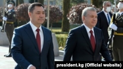 Президенты Кыргызстана и Узбекистана Садыр Жапаров и Шавкат Мирзиеев. 