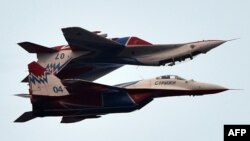 Ruski akrobatski avioni MiG 29 tokom vojne parade u Beogradu, ilustrativna fotografija