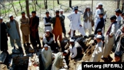 د بلوچستان د سکرو د کانونو زیاتره مزدوان د سوات او شانګلې دي چې په ګڼ شمېر پېښو کې وژل شوي. پخوانی انځور