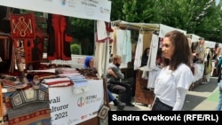 “'O nismo znali da ste Romkinja’ - to je prvo što mi kažu kada odem na razgovor za posao”, kaže Sabina Beriša i dodaje da im ona na tu konstataciju odgovori da studira engleski jezik i da je izuzetno aktivna unutar svoje zajednice.