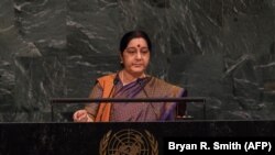 Индиянын тышкы иштер министри Сушма Свараж Улуттар Уюмунун Башкы ассамблеясында сүйлөп жатат. Нью-Йорк. 23-сентябрь, 2017-жыл.