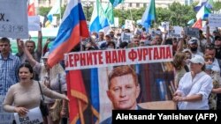 People carry a banner reading "Return Furgal to us" during a rally in support of Sergei Furgal in Khabarovsk on August 8.