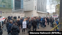 Protest ispred zgrade Parlamenta Federacije BiH u Sarajevu, 2. aprila 2025.