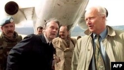 Owen (center) and Stoltenberg (right) arrive in Sarajevo in April 1994