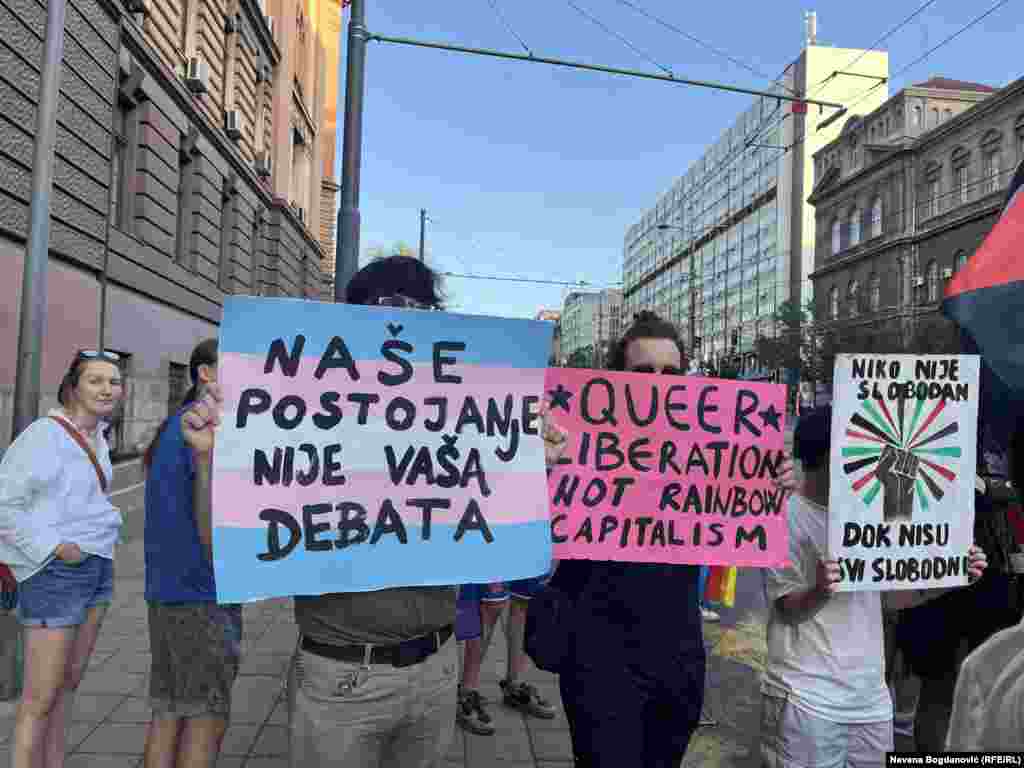 Organizatori su naveli da sloganom žele da podsete sugrađane i sugrađanke da su i "LGBTI+ osobe samo ljudi koje muče isti problemi kao i njih, ali uz dodatne izazove uzrokovane homofobijom i transfobijom".