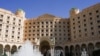 Hotelul Ritz-Carlton din Riad, locul discuțiilor dintre SUA și Rusia de pe 24 martie. Reprezentanții SUA s-au întâlnit și cu negociatorii ucraineni în capitala Arabia Saudită, pe 23 și 25 martie.