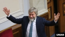 Тепер вже колишній народний депутат Вадим Новинський під час урочистого засідання Верховної Ради IX скликання, в Києві, 29 августа 2019 р. Фото Гонтар Володимир / УНІАН
