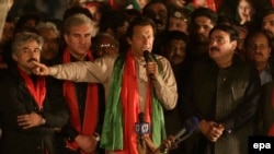 عمران خان یوې غونډې ته د وینا پر مهال - پخوانی انځور.