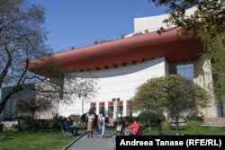 13% din totalul respondenților Barometrului au participat în ultimele șase luni la spectacole de teatru, iar mai mult de 75% dintre persoanele chestionate nu au participat niciodată în ultimul an.