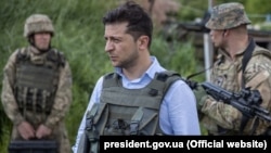 Володимир Зеленський (на фото) зустрівся з ветеранами, які перебувають поблизу лінії зіткнення в районі Золотого