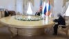 Президенты России, Армении и Азербайджана Владимир Путин, Серж Саргсян и Ильхам Алиев согласовали совместное заявление по Нагорному Карабаху. Трехсторонняя встреча состоялась в Санкт-Петербурге 20 июня