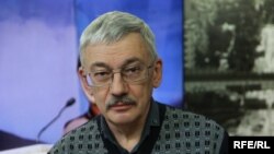 Олег Орлов