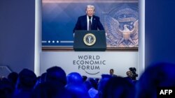Trump li s-a adresat celor de la Davos prin videoconferință. El a atacat regulile UE și a cerut să scadă prețul petrolului.