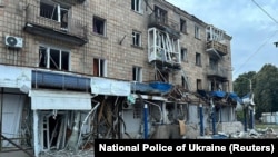 Житловий будинок, пошкоджений під час удару російського безпілотника у місті Конотоп, Сумська область, Україна, 12 вересня 2024 року