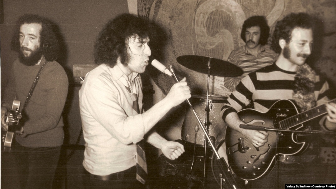 Valery Saifudinov, a pioneer of Soviet rock music, sings at his last concert before emigrating to the United States. Riga, 1974.