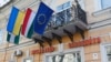 Iako tvrdi da podržava Kijev i želi mu financijski pomoći na bilateralnoj osnovi, zvanično objašnjenje zašto Budimpešta ne može dati zeleno svijetlo za pomoć Ukrajini je da se ne slaže da bi EU trebala preuzeti zajednički dug za ukrajinski kredit.