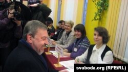 Andrey Sannikau voting on December 19, hours before the public protests began.