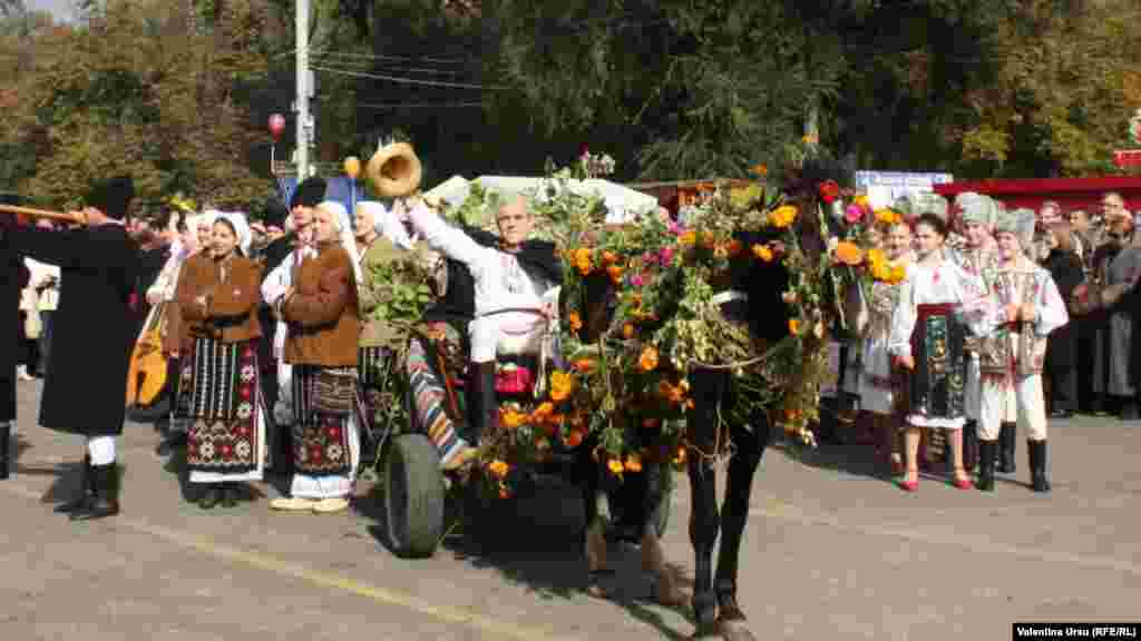 The wine festival brought horse carts to Chisinau's central square.