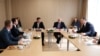 Razgovor premijera Kosova Aljbina Kurtija (levo) i predsednika Srbije Aleksandra Vučića (desno) uz posredovanje EU, Brisel, 15. jun 2021.