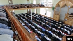 Friday prayers in a mosque in the city of Suzak, in the Jalal-Abad region of Kyrgyzstan. (file photo)