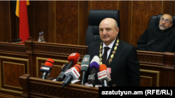 Վարդան Ղուկասյանը երդմամբ ստանձնեց Գյումրիի քաղաքապետի պաշտոնը, 19 ապրիլի, 2025թ. 