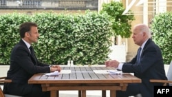 Președintele american Joe Biden a declarat că el și președintele francez Emmanuel au ajuns la un acord privind folosirea bunurilor Rusiei pentru a ajuta Ucraina. 