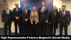 Visoka predstavnica EU Federika Mogerini i evropski komesar Johanes Han sa zapadnobalkanskim liderima u Briselu, 10. decembra. 2018.