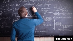 Russian mathematicians who emigrated are “able to find good academic positions abroad,” are on average doing better academically than those who stayed, and appear to be more productive than native-born scientists in their host countries. (file photo)