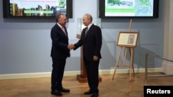 Стивен Уиткофф жана Владимир Путин. Санкт-Петербург шаары, 2025-жылдын 11-апрели.