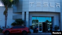 Sediul unei divizii Tesla din California.