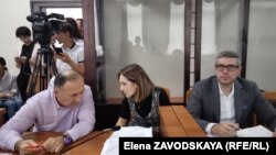 Представитель Алхаса Квициниа в суде, депутат Батал Табагуа и адвокаты – Инга Габелая и Гарегин Митин