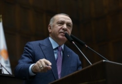 "Mi ne moramo da vodimo računa o tako mnogo izbeglica, da ih hranimo", poručio je Erdoan.