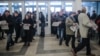 Дубінай і пернікам. Як улады змагаюцца з кадравым дэфіцытам і ці дае гэта плён