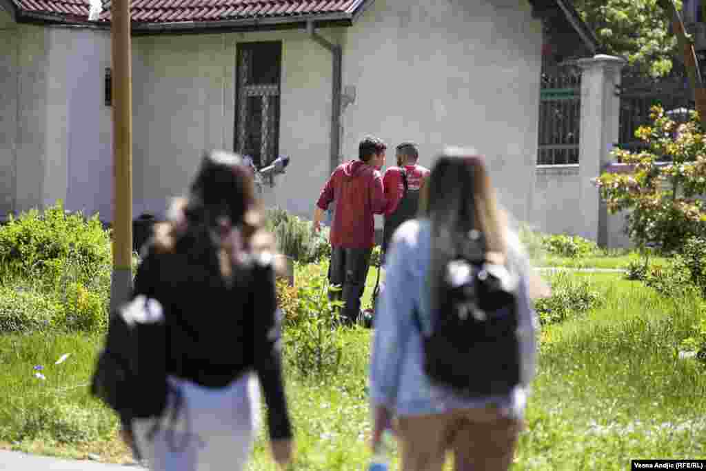 Preko 1.000 redovnih studenata i studenata poslediplomskih studija pohađa nastavu u ovom centru botaničkih disciplina u Srbiji. Osim toga, izvodi se i nekoliko posebnih programa zaštite ugroženih biljaka a tu su formirane i banke njiihovih semena.