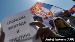 Poruka iz Brisela ne može biti jasnija (Fotografija sa jednog od protesta protiv normalizacije odnosa sa Kosovom, Beograd, 2013.)