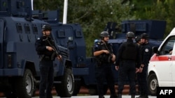 Kosovski policajci na ulazu u mesto Banjska na severu Kosova, 24. septembar 2023. (Ilustrativna fotografija)