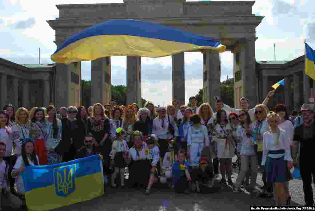 Спільне фото на пам’ять про народні гуляння у Берліні